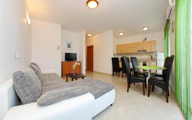 Apartment Village Nin