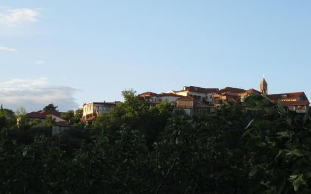 Lia's Guest House