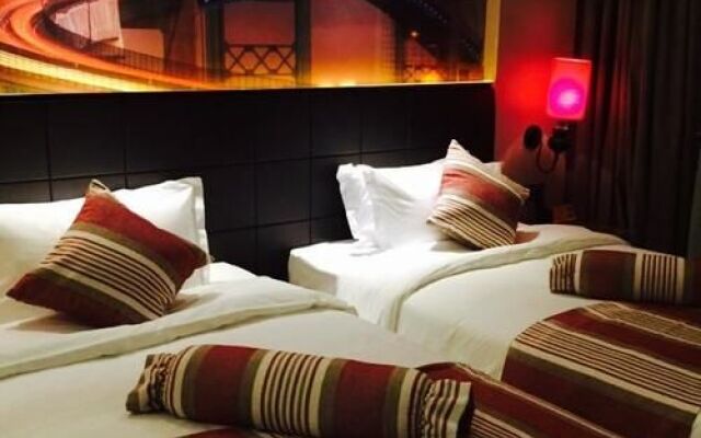 Xianning Youth Theme Hotel