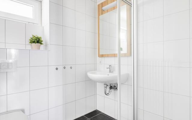 Spacious, Modern Apartment Near the Centre