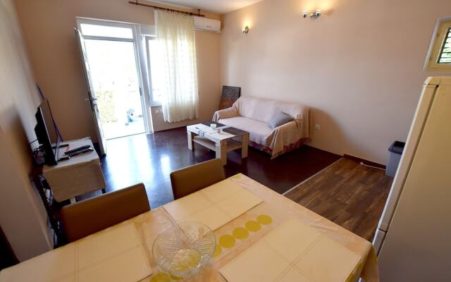 Apartments LA Room Near Pisak Beach