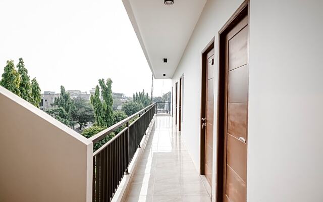 RedDoorz near Taman Palem