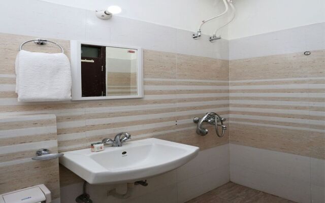 OYO 14971 C D Guest House