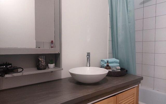 Olivinn на набережной Варкауса