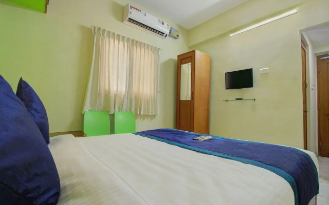 OYO 15427 Hotel Apple Grand