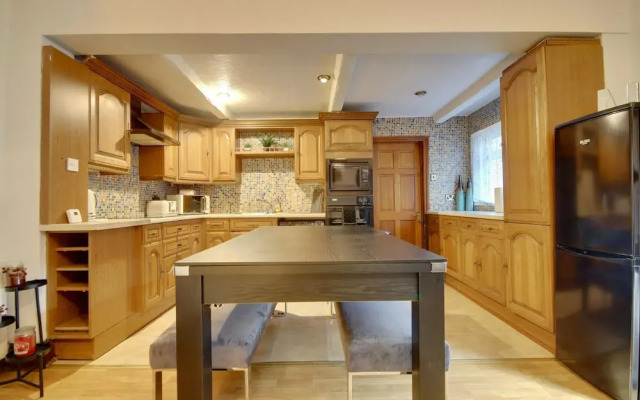 Portsmouth Maisonete Pool Tennis Table