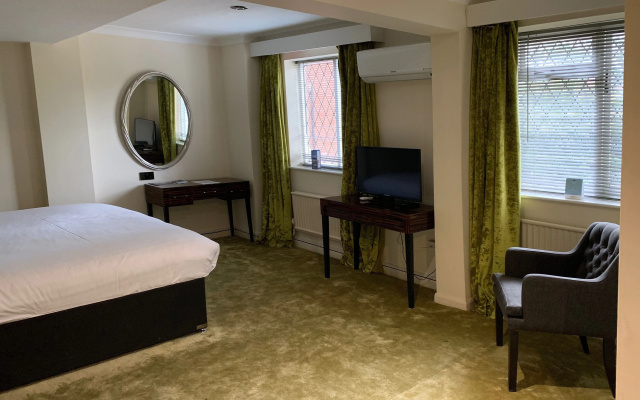 Barons Court Hotel