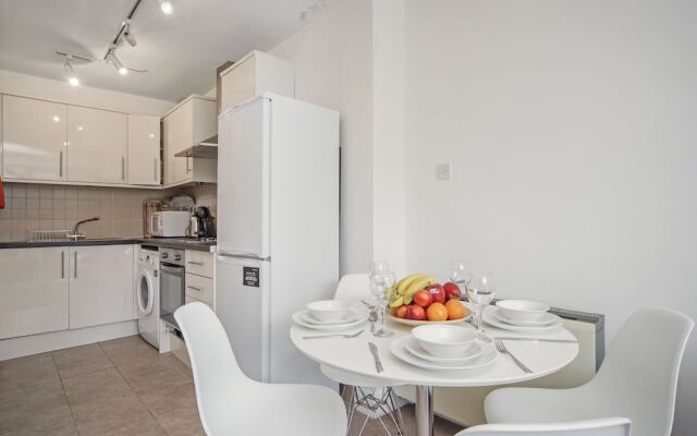 2 Bed Cozy Apartment in Central London Fitzrovia with WiFi