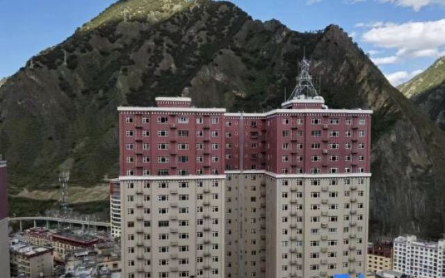 Yajiang Yishang Jincheng Homestay