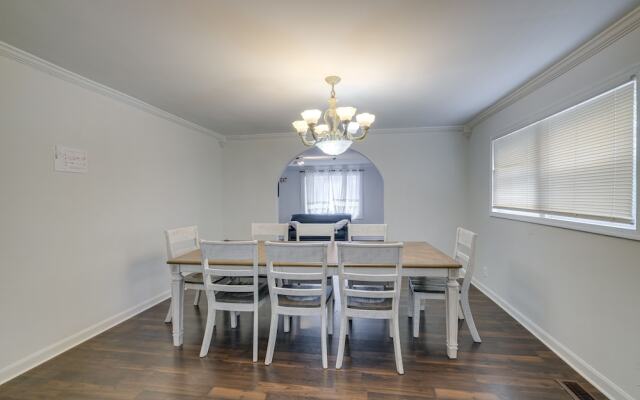 Spacious Triangle Townhome - Near Hiking & Golf!