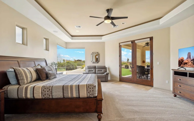 East Mesa Desert and Mountain Views: 5br, Pool