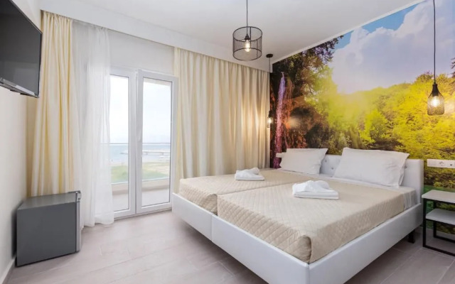 Aqua Luxury Suites by Estia