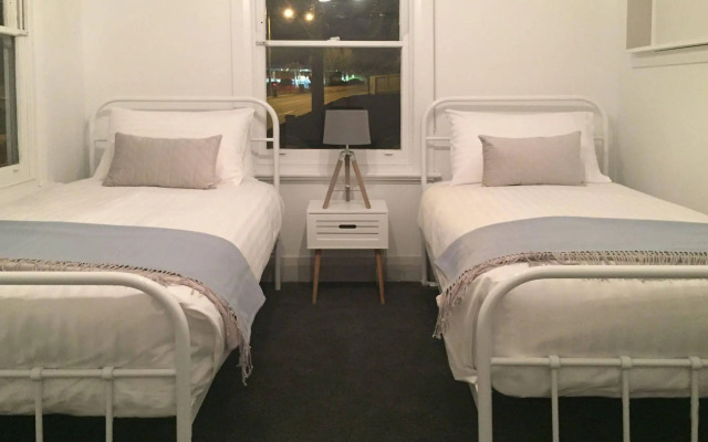 Kangaroo Bay Apartments