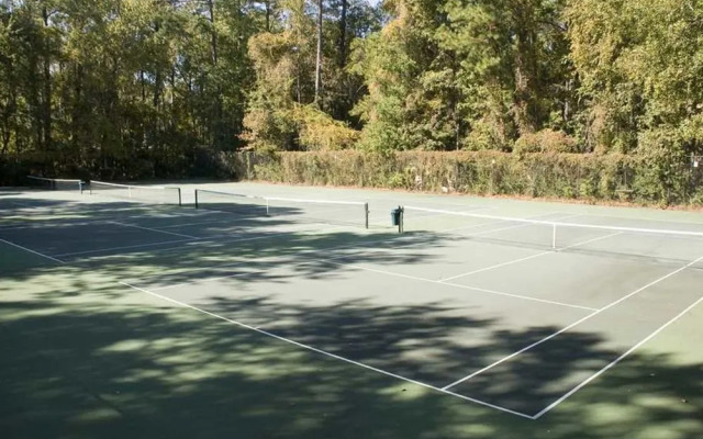 Lighthouse Tennis 2413 by RedAwning