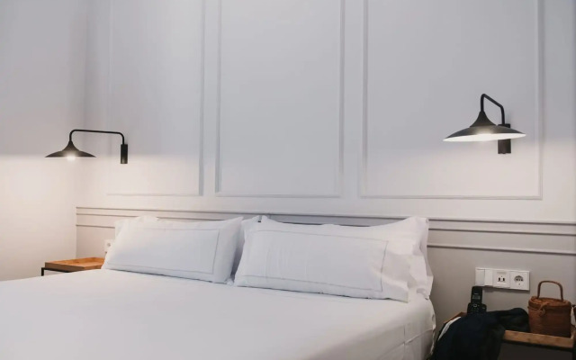 Room Mate Collection Helen Berger