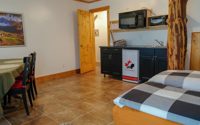 Beautiful Log Chalet Near Fernie, BC