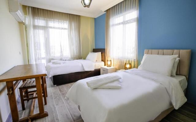 Central and Comfy Flat With Balcony in Muratpasa