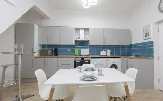 Townhouse Plus @ 40 West St