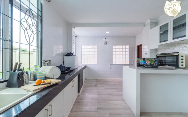 6BR Ampang Pool Villa 26P with Garden