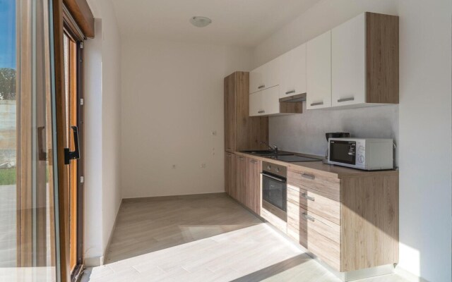 Beautiful Home in Buici With Wifi and 4 Bedrooms