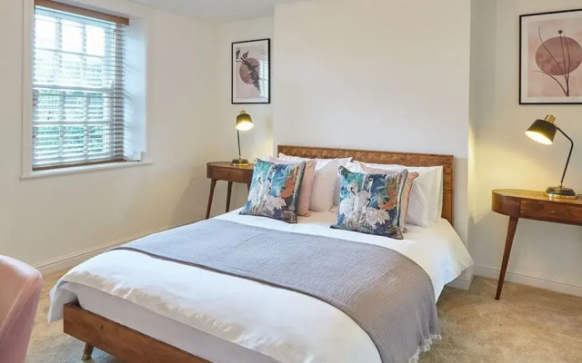 Host Stay Dunsley Chapel