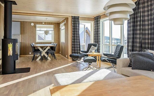 13 Person Holiday Home in Øyer