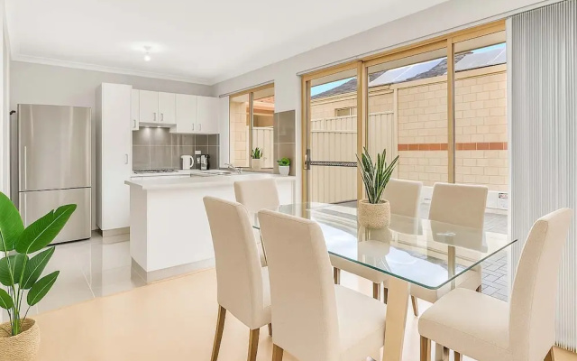 Stylish Queens Park Stay – Guest Rooms – Perth