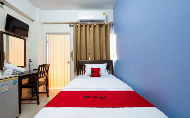Reddoorz SI - FAH @ Bangsaen Hotel