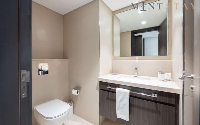 Premium 2BR Downtown Apt w Dubai Mall Access