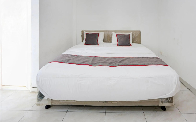 Sky Airlines Guesthouse – Guest Rooms – Tangerang