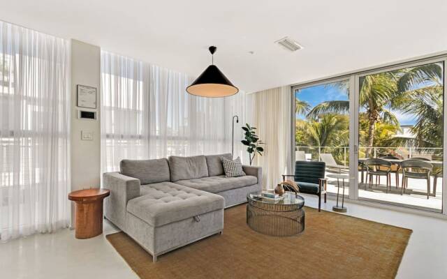 Roami at 250 Collins