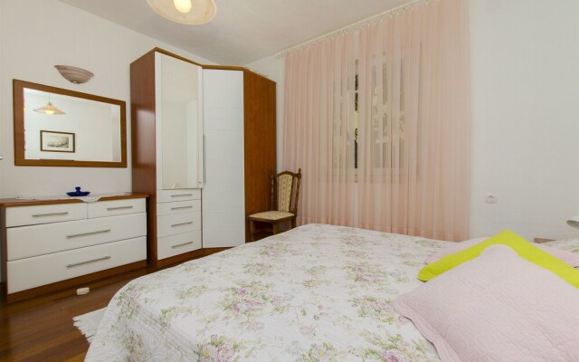 Apartments And Rooms Vojmir