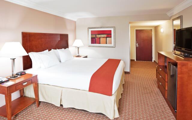 Holiday Inn Express Hotel & Suites Niagara Falls, an IHG Hotel