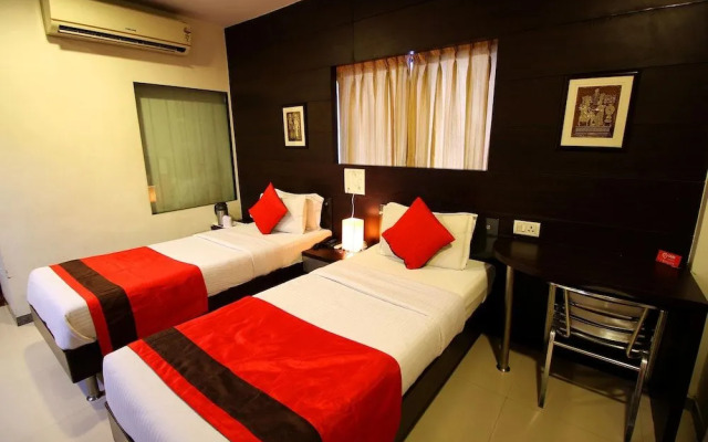OYO 900 Marshall The Grand Hotel