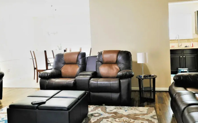3Bdrm 2.5Bath 5Beds - Near Downtown