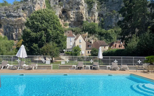 Logis Hôtel Domaine les Falaises