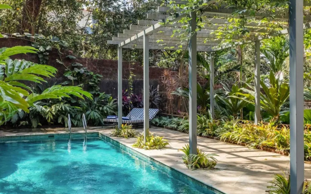 Stylish 2BR w Pool Near Candolim and Coco Beach