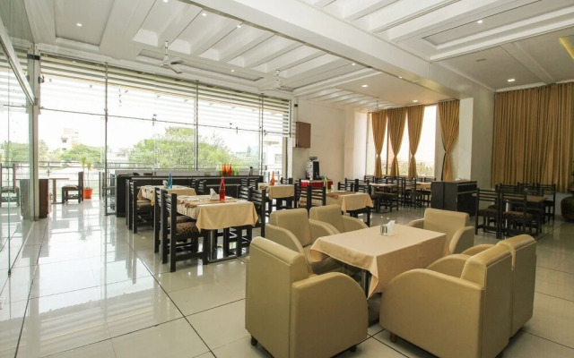 Hotel Radiant by OYO Rooms