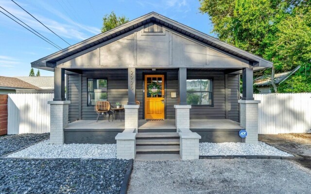 St. Pete Family Bungalow & Private Oasis