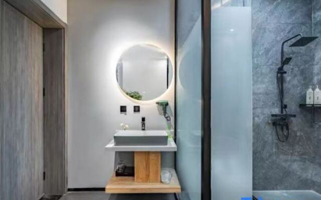 Qiqi Huaxi Homestay (Qinglongxia Scenic Area)