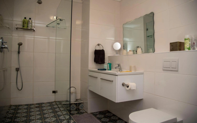 Waterfront- 11 South Quay