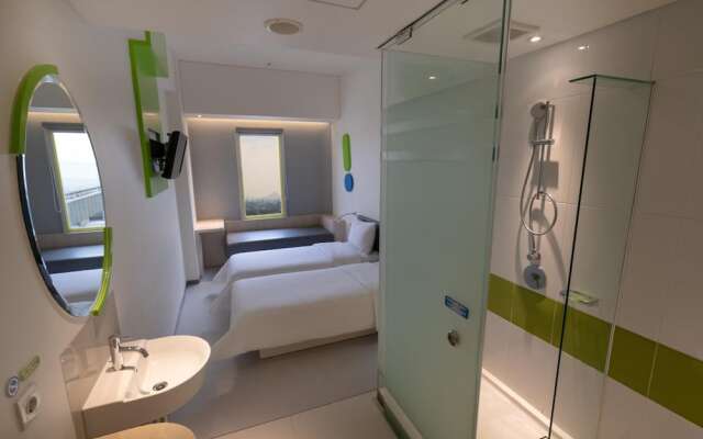 Pop! Hotel Festival City Link Bandung