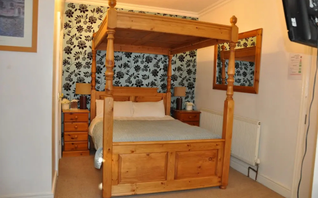 Walcot House