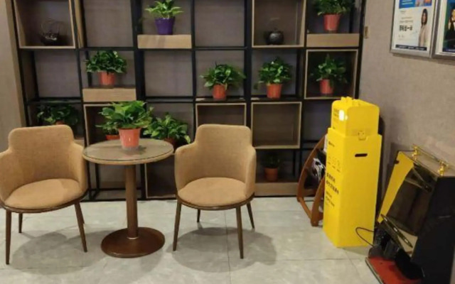 Leiketai Theme Hotel (Bengbu Railway Station Branch)