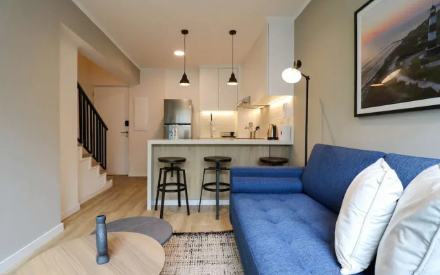 w Majestic 1BR Duplex in the Heart of Barranco