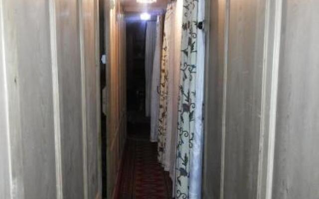 Kings Rose Houseboat