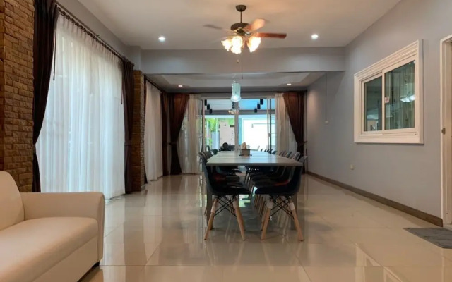 Lets Chill Pool Villa Najomtien Sattahip