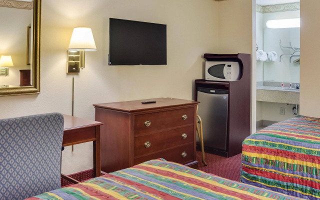 Econo Lodge Little Creek