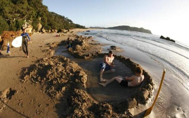 Hot Water Beach Bure Wera