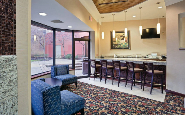 Отель RL Cleveland Airport West